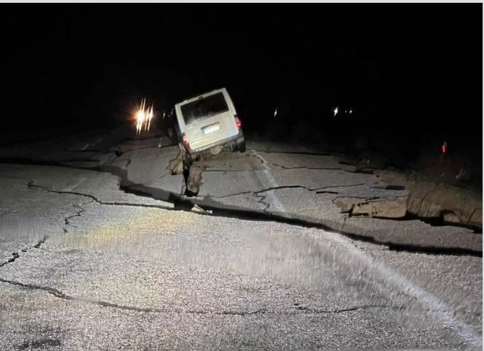 Hatay’da havalimanı pisti yarıldı